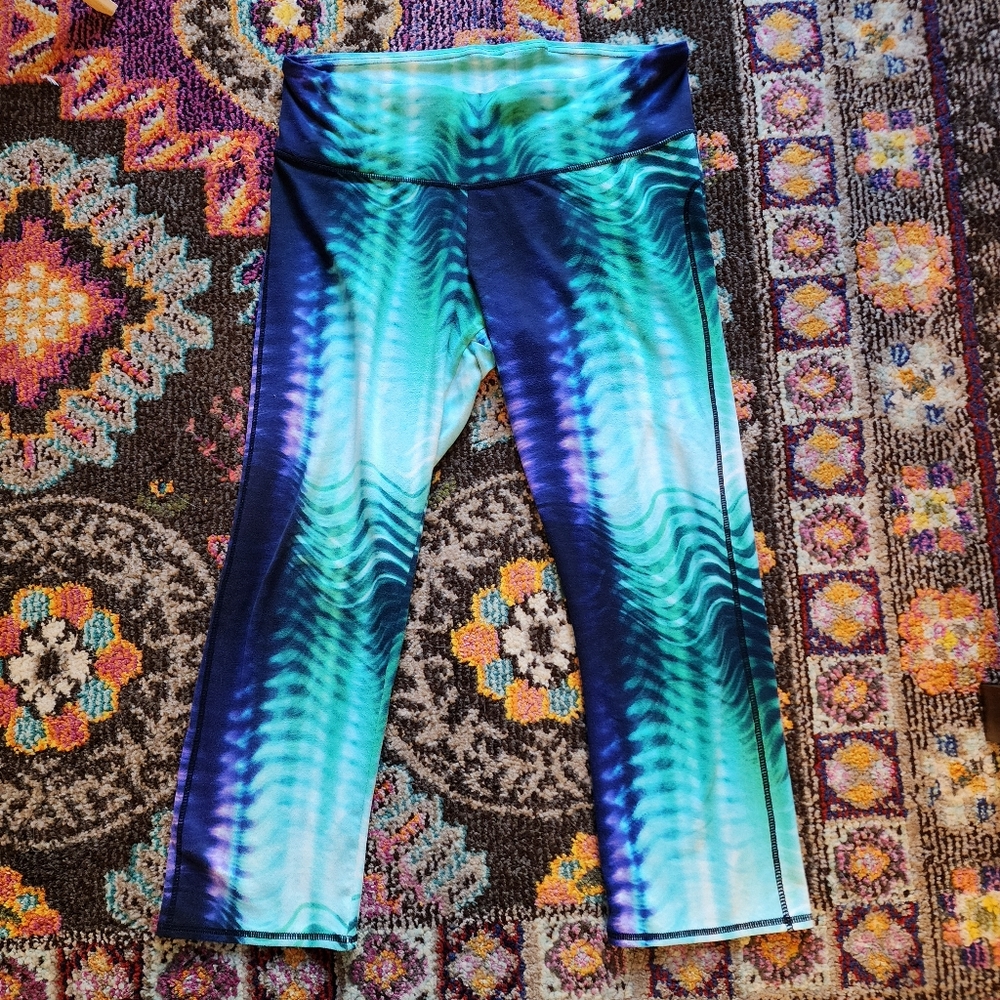 Threads 4 Thought Large yoga capris leggings blue green turquoise